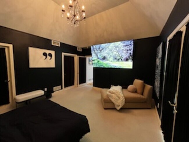 Building Photo - Stunning Custom Built Home with ALL Utilit...