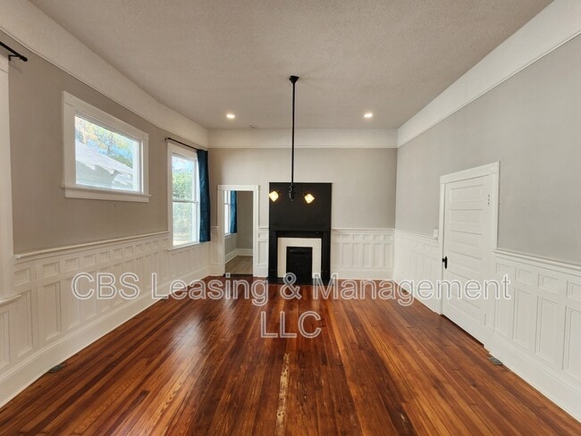 Building Photo - 2908 10th Ave