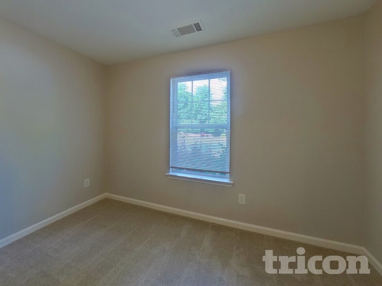 Building Photo - 110 Summerbrook Rd