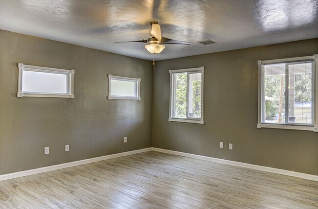 Building Photo - Home for Rent in Prescott!  - Alley Parking