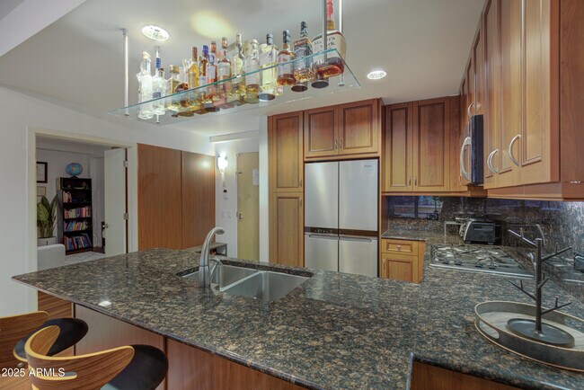 Building Photo - 7147 E Rancho Vista Dr