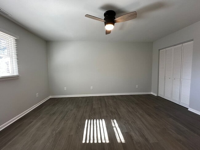 Building Photo - Weaverville Rental