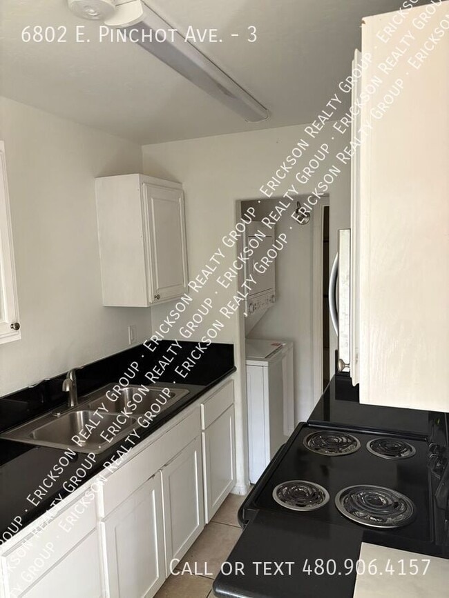 Building Photo - 6802 E Pinchot Ave