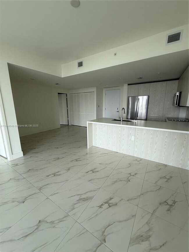 Building Photo - 2000 Metropica Wy