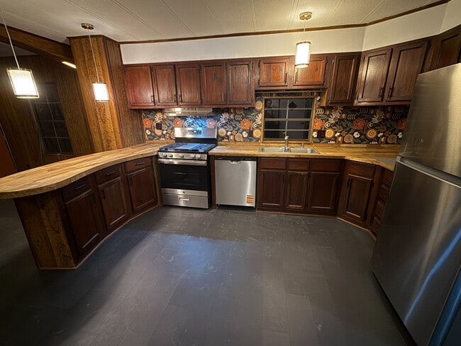 Building Photo - 1331 Oak Grove Rd