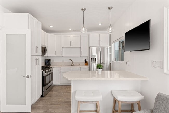 Building Photo - Charming 1BR/1BA Cottage - Private Patio w/ Hot Tub - Walk to the Beach