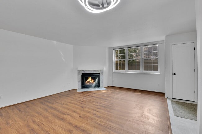 Building Photo - $1,775.00, 2-bed, 2-bath condo in Lakewood.