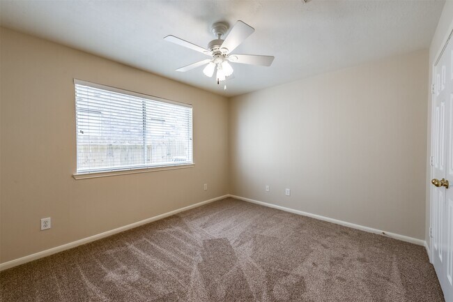 Building Photo - 17515 Fairgrove Park Dr