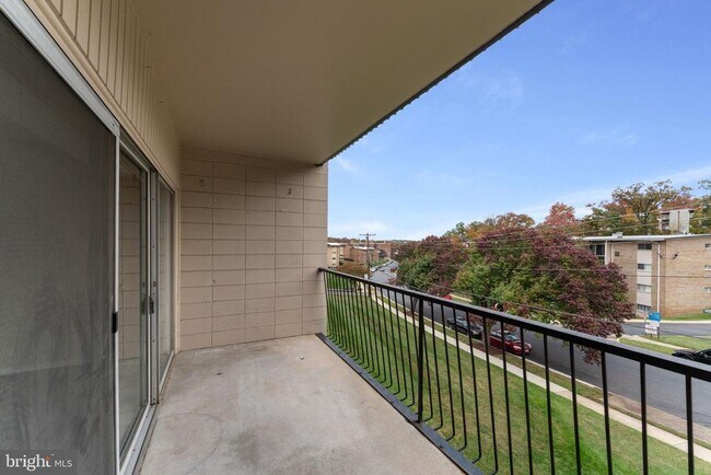 Building Photo - 5500 Karen Elaine Dr