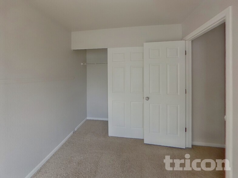 Building Photo - 1028 Oriole Cir