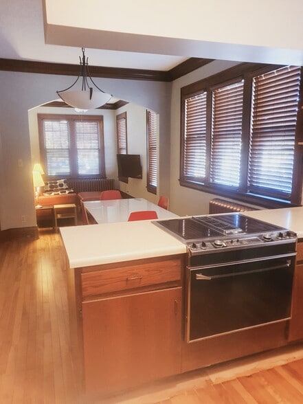 Building Photo - 812 Capitol Hts