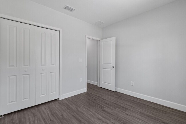 Building Photo - Spacious 3-Bedroom Duplex Oasis with 2 Full Baths in Port Charlotte – Your Ideal Retreat Awaits!