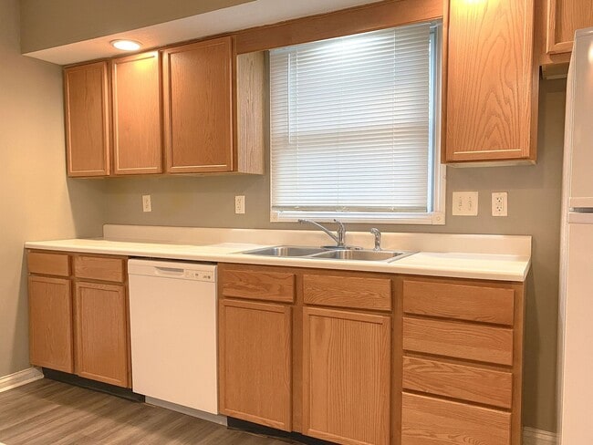 Building Photo - 2 bedroom 1 bath