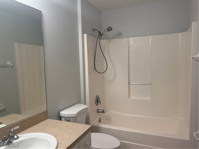 Building Photo - 313 NE 30th St