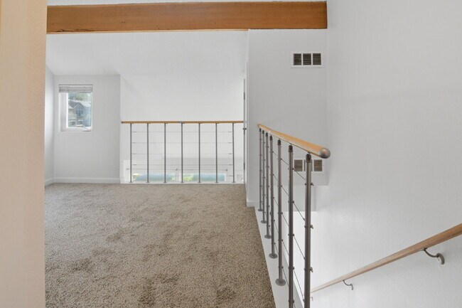 Building Photo - $1,540.95- 1 Bed, 1 Bath Lofted Apartment in Lakewood with Central AC!