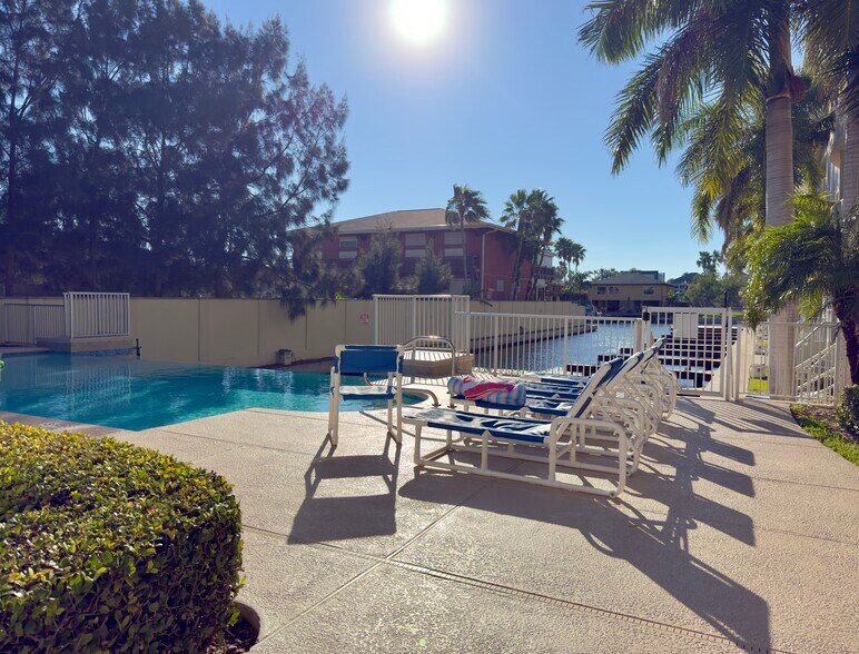 Building Photo - 5909 Padre Blvd