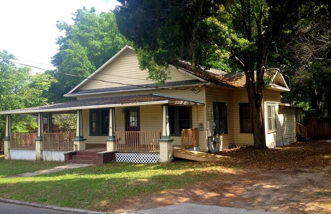 Primary Photo - Beautiful Historic Dade City 4BR/3BA Home ...
