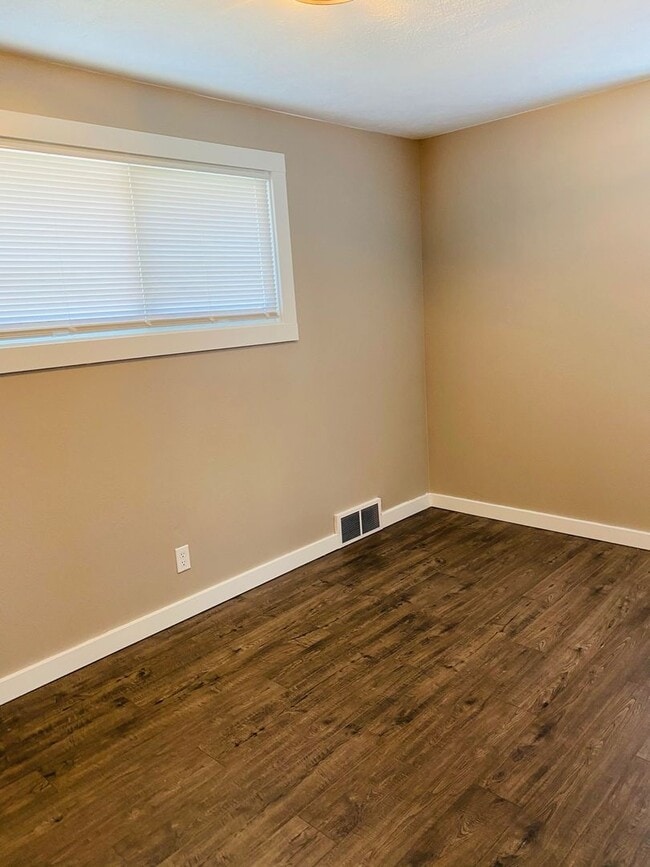 Building Photo - Completely Remodeled Northwest Area 3 Bedr...