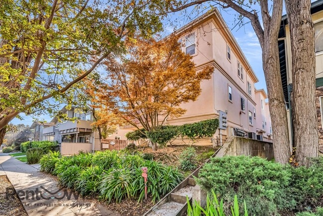 Building Photo - 734 Chestnut St