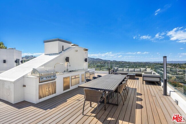 Building Photo - 3911 Cody Rd