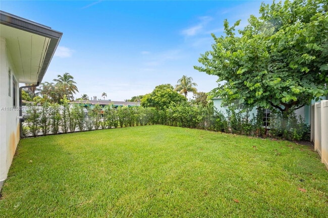 Building Photo - 1201 N 16th Ave