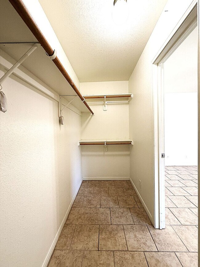 Building Photo - 1304 Cinch Dr