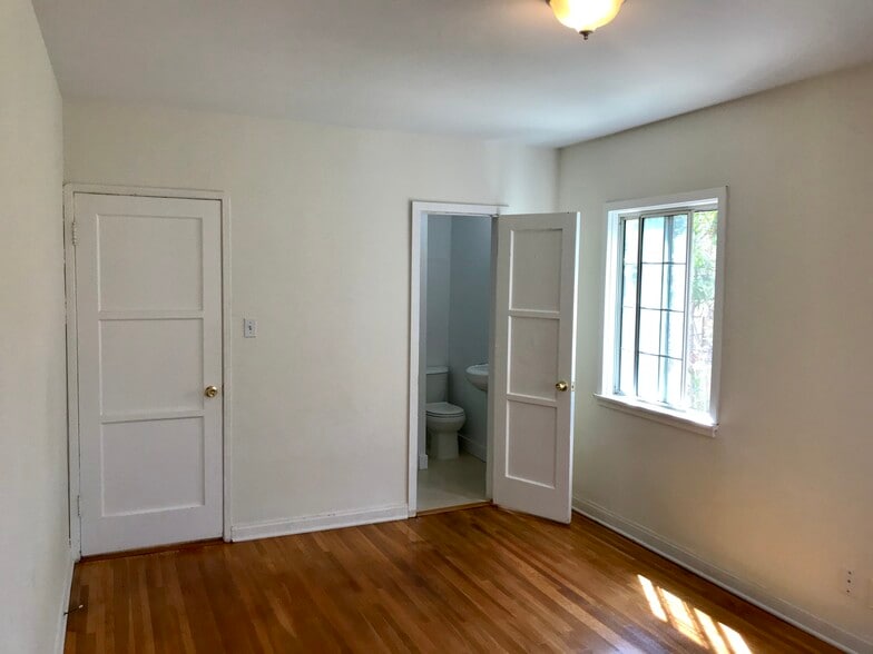 Master Bedroom - 5362 Monroe St