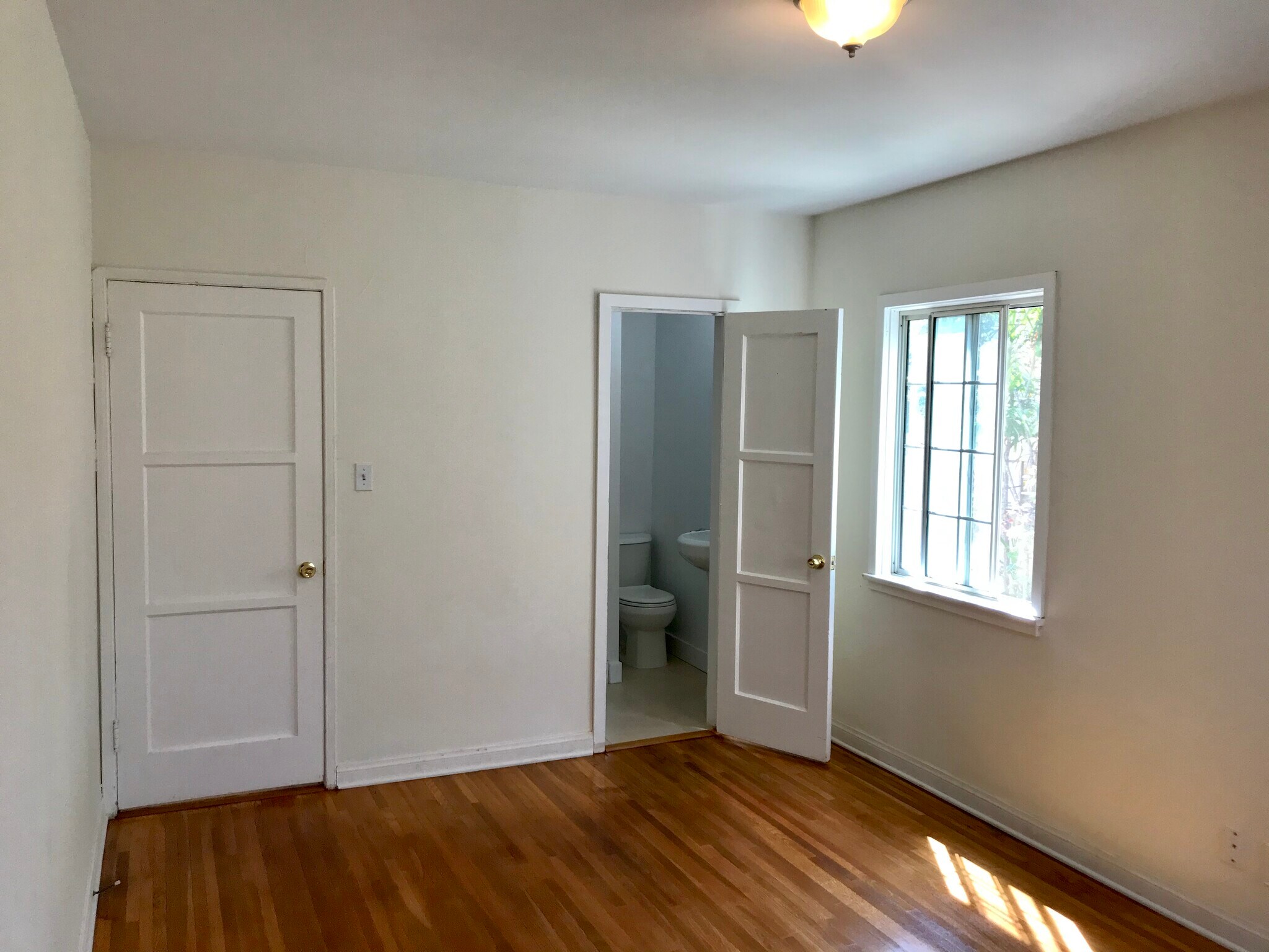 Master Bedroom - 5362 Monroe St