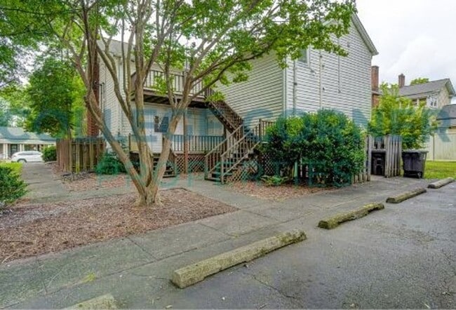 Building Photo - 639 S Poplar St