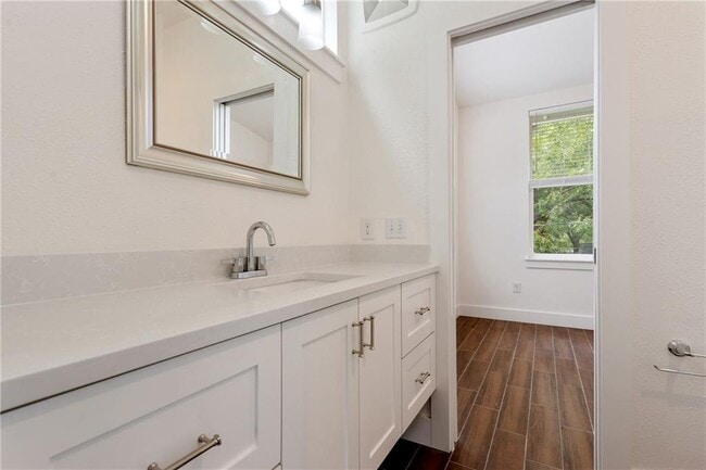 Building Photo - 4416 Rosedale Ave