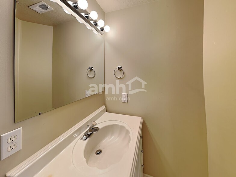 Building Photo - 3804 W 5625 S