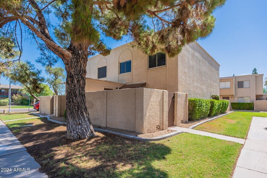 Building Photo - 8103 E Glenrosa Ave