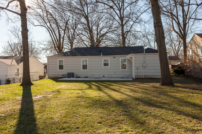 Building Photo - 4732 W 61st Terrace