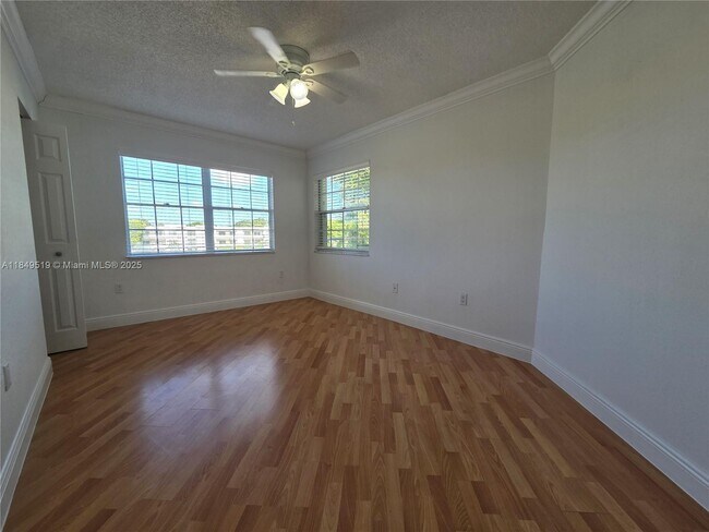 Building Photo - 10765 SW 108th Ave