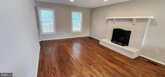 Building Photo - 3145 Elmmede Rd