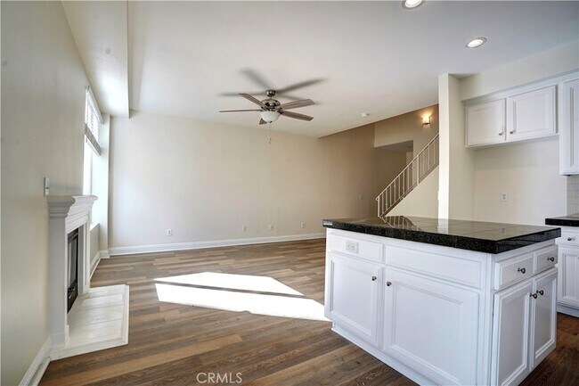 Building Photo - 7124 N Farralone Ave