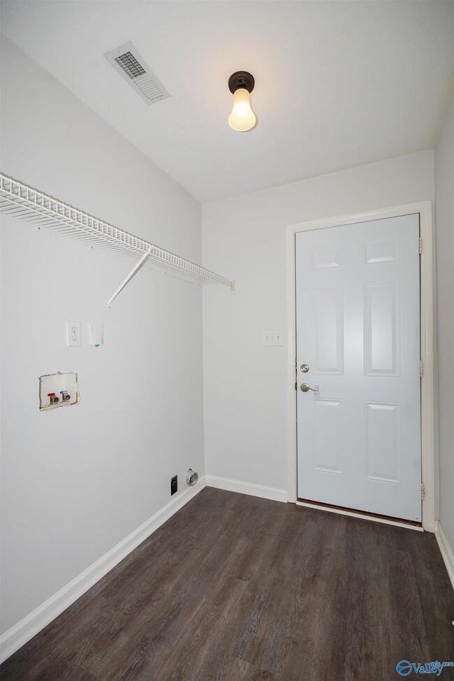 Building Photo - 145 Brass Oak Dr