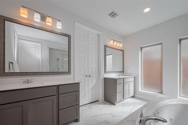 Building Photo - 11430 Bush Clover Dr