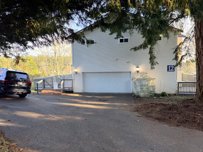 Building Photo - 12 Lake Louise Dr SW