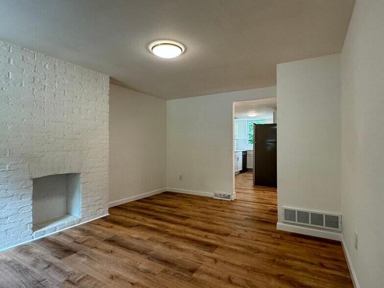 Building Photo - 225 Evergreen Ave