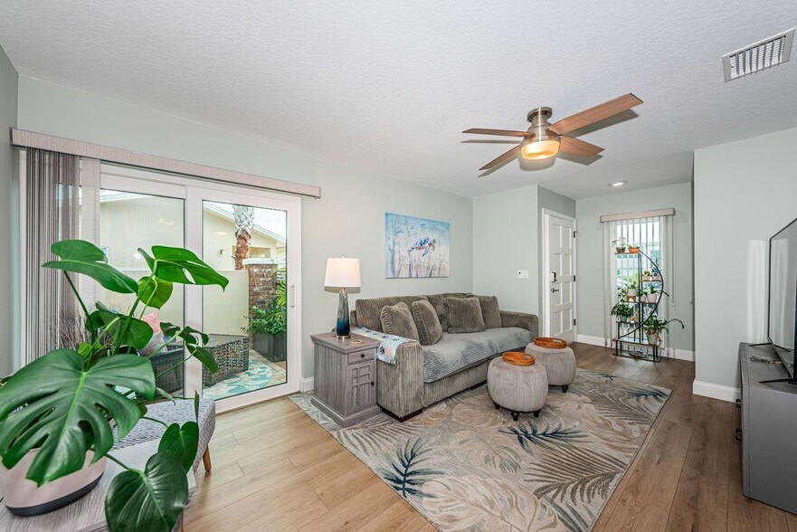 Building Photo - 2735 SHERBROOKE LANE C