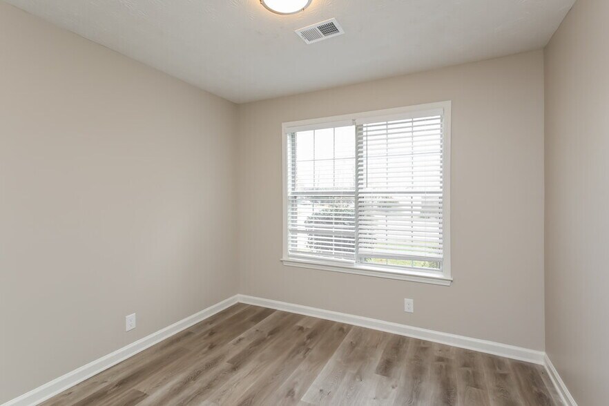 Building Photo - 173 Williamsburg Way