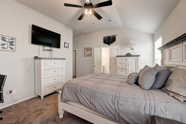 Building Photo - 465 Compass Dr
