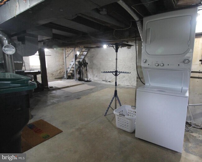 Building Photo - 48 Poor Farm Rd