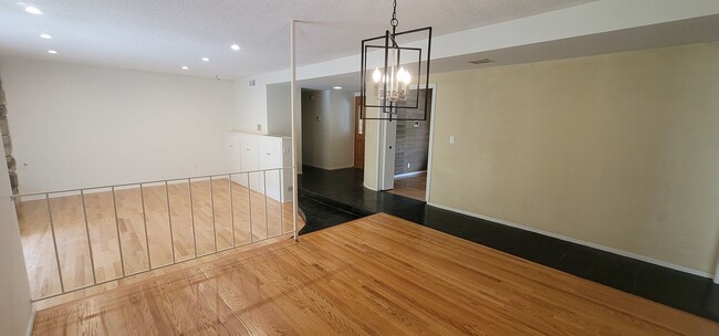 Building Photo - Classic, Midcentury 3 bedroom with Den, 2....