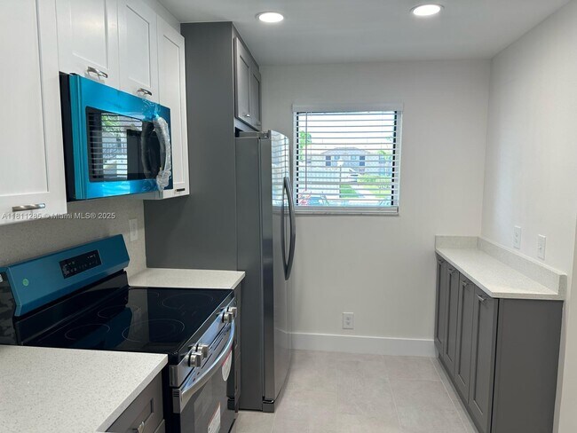 Building Photo - 9449 Boca Cove Cir