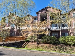 Building Photo - 10664 NE Holly St