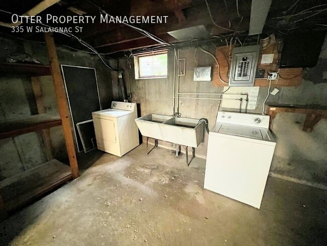 Building Photo - 335 Salaignac St