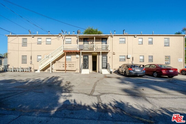 Building Photo - 823 Highland Ave