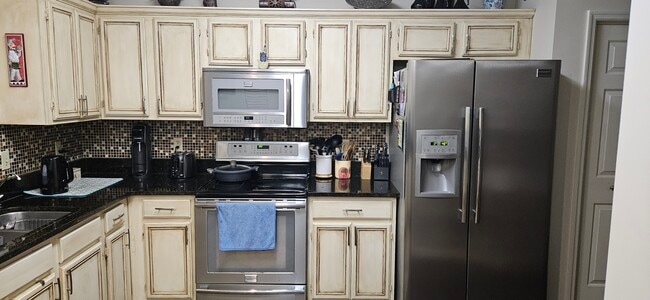 Building Photo - 905 S Woodstone Ln